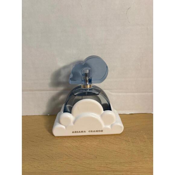 Ariana Grande Cloud Parfum - Picture 1 of 4